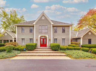 11N212 Williamsburg Dr, Elgin, IL 60124