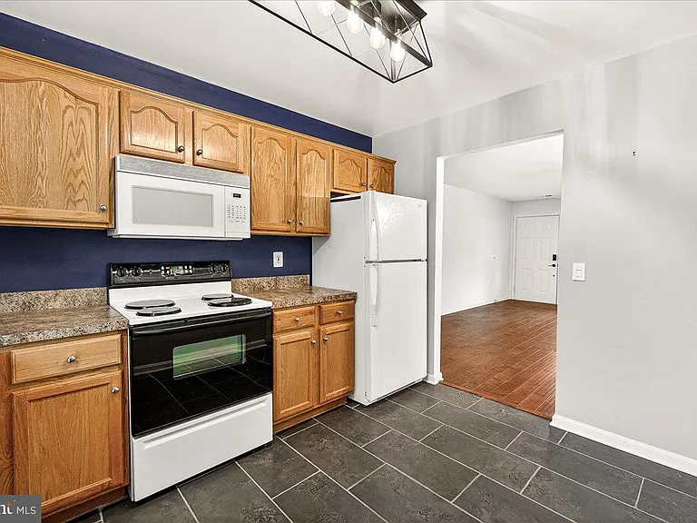 1110 Jousting Way — Photo 12