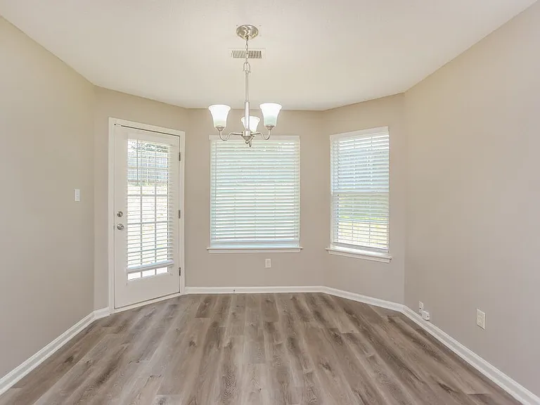 50 Oakland Woods Cv — Photo 5
