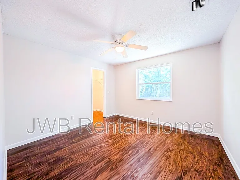 5556 Lofty Pines Cir S — Photo 9