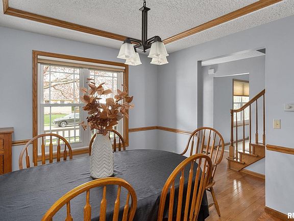 3rd image of 604 W Valley Dr