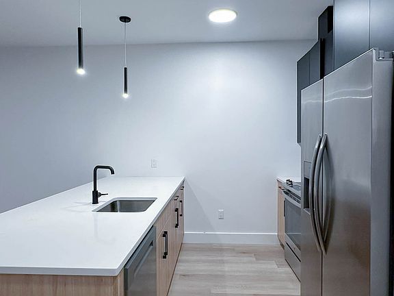 4th image of 28 Jefferson St #219