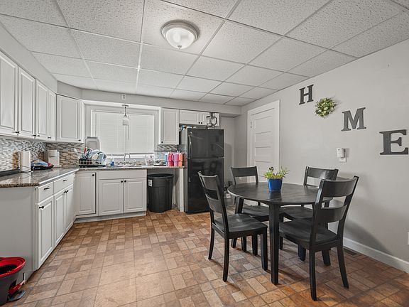 4th image of 811 East St APT 1