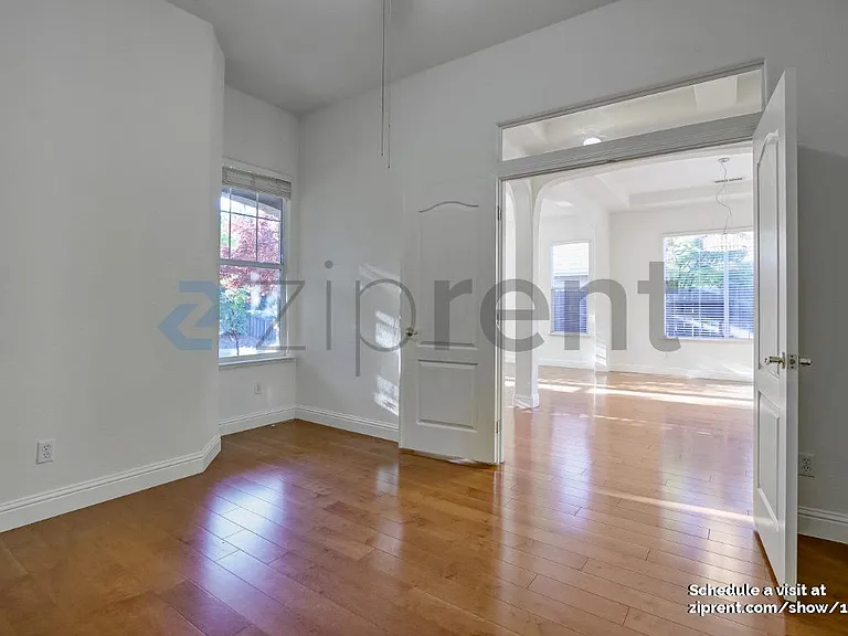 856 Morningside Dr — Photo 5