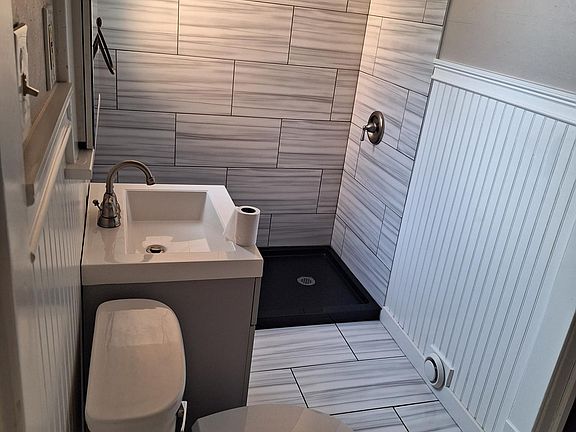 5th image of 2419 S Woodward St