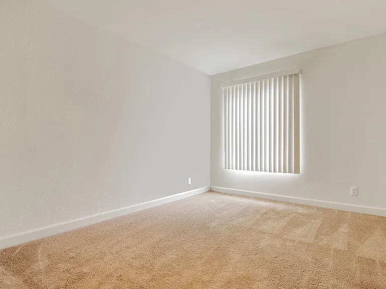 Woodcliff Apartments — Photo 86