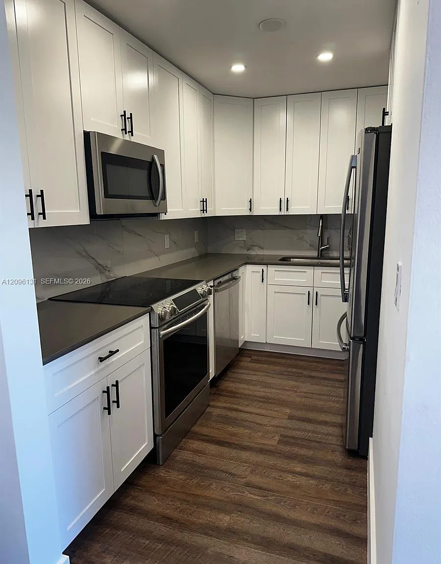 770 NE 128th St — Photo 3