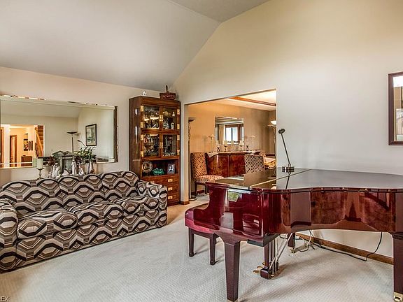 4th image of 5147 Dickens Dr