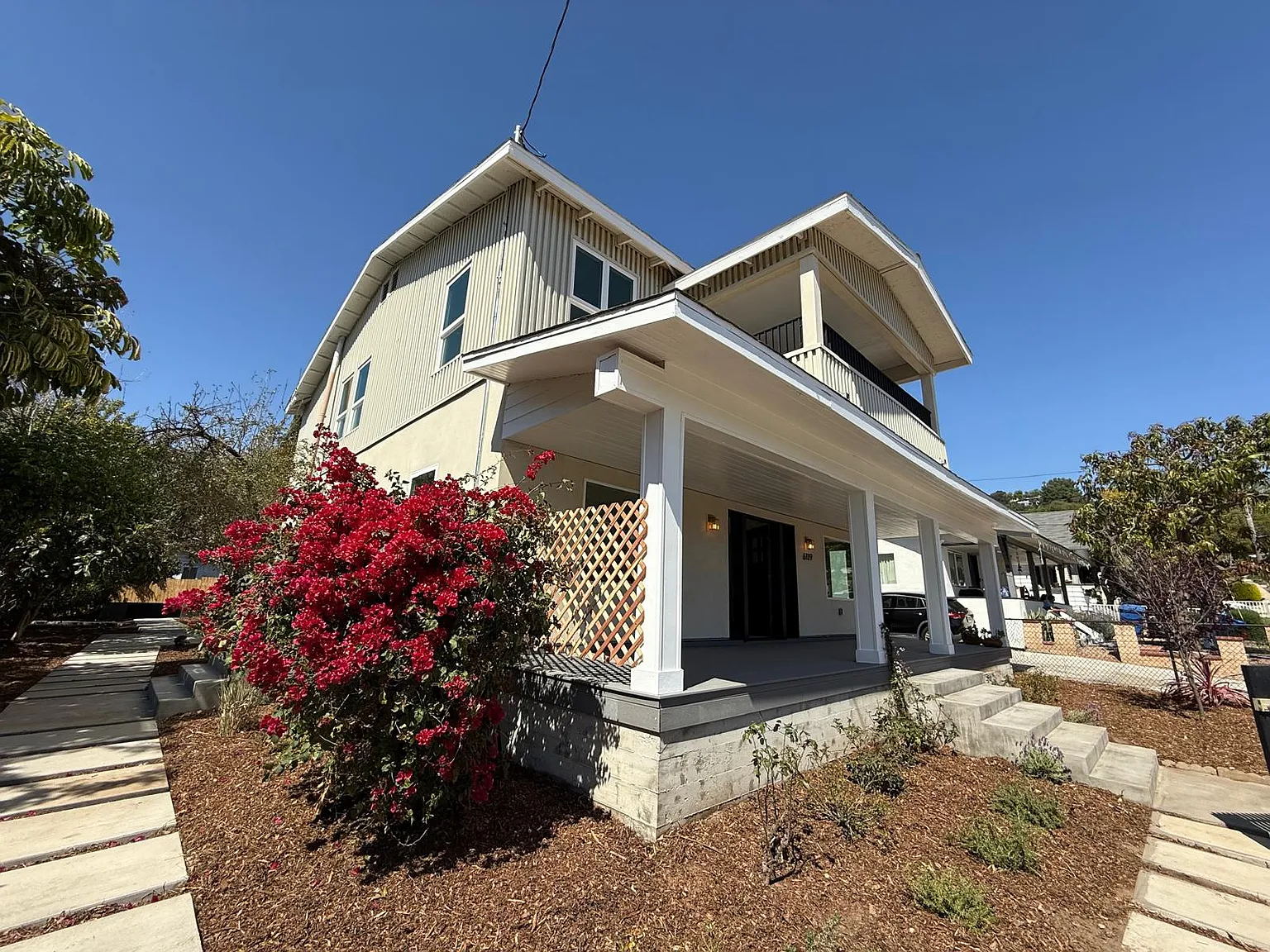 4 bed, 2576 sqft, $8,950 — Photo 3