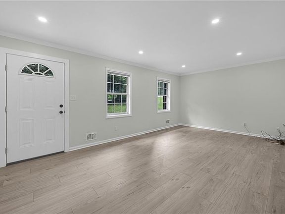 5th image of 5809 Oakleaf Way