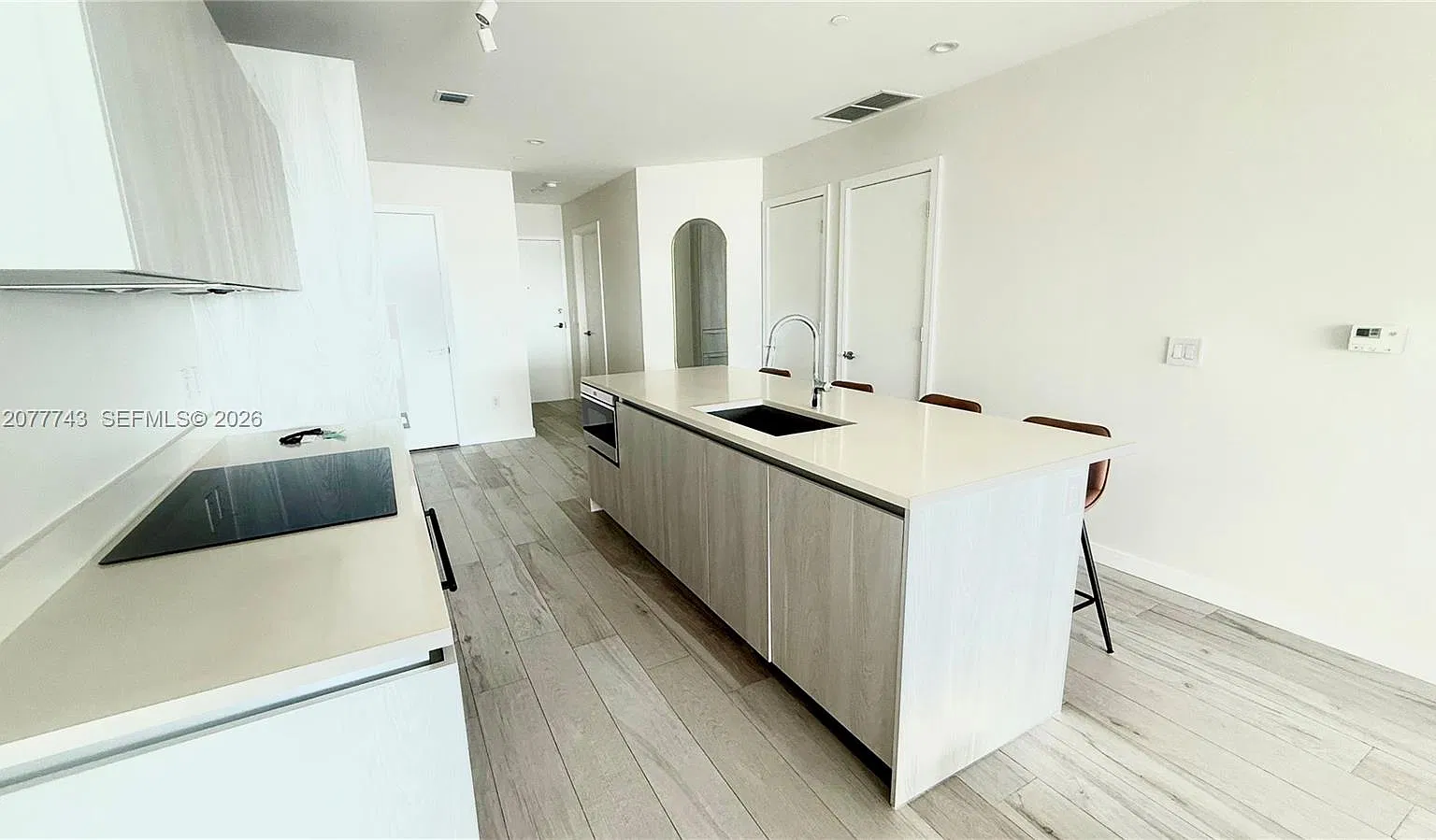 Gran Paraiso Condo — Photo 4