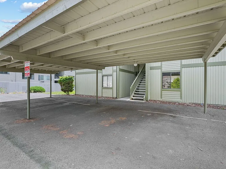 Ironwood Court Apartments — Photo 15