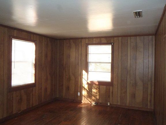 2nd image of 2403 Giddens Dr