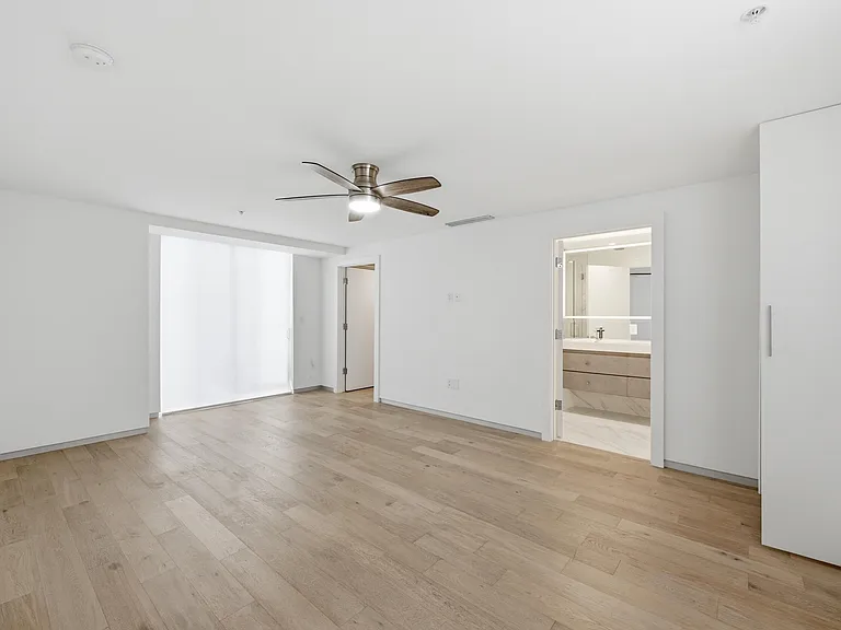 714 NE 14th Ave #102 — Photo 18