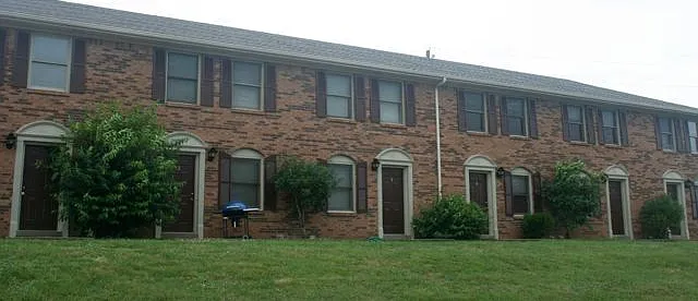 132 Maple Hill Dr — Photo 1