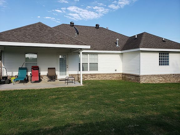 3rd image of 2917 N Bluegrass Pl