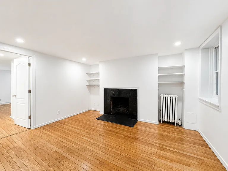 1 Minetta Ln #1 — Photo 3
