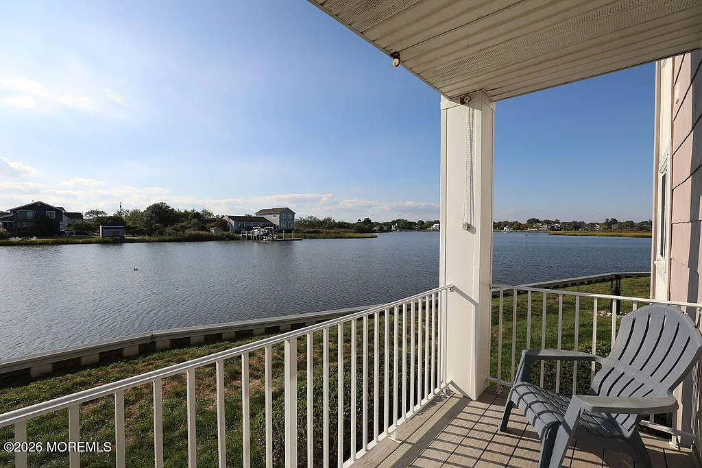 2 bed, 1054 sqft, $3,950 — Photo 1