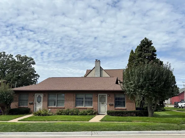 201 S Cherry St APT 2, Morrison, IL 61270