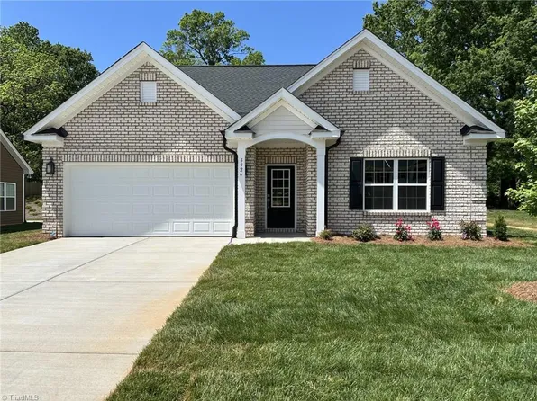 5926 Clouds Harbor Trl, Clemmons, NC 27012