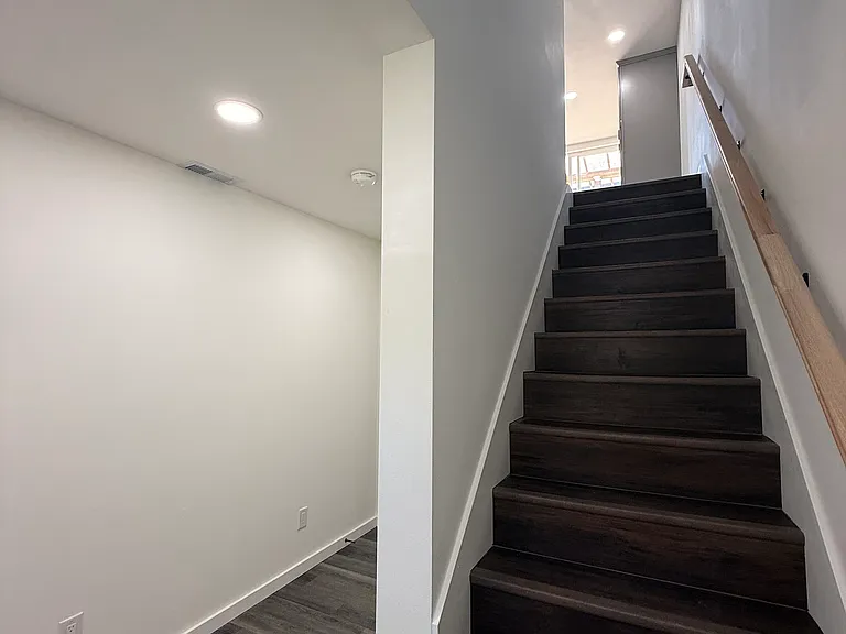 E Magnolia Ave — Photo 6