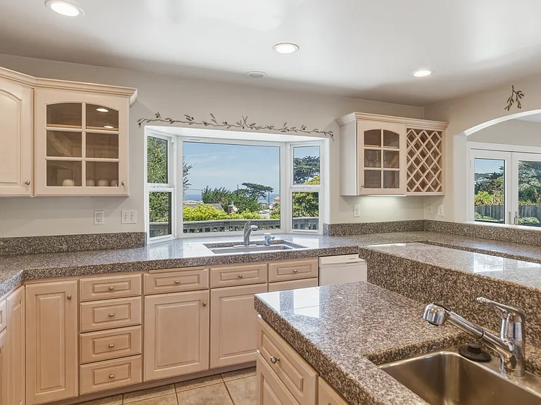 1250 Del Monte Blvd — Photo 18
