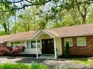 2009 N Geyer Rd, Saint Louis, MO 63131