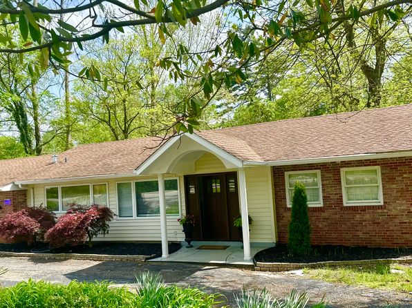 2009 N Geyer Rd, Saint Louis, MO 63131