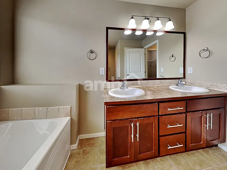 715 204th St E — Photo 13