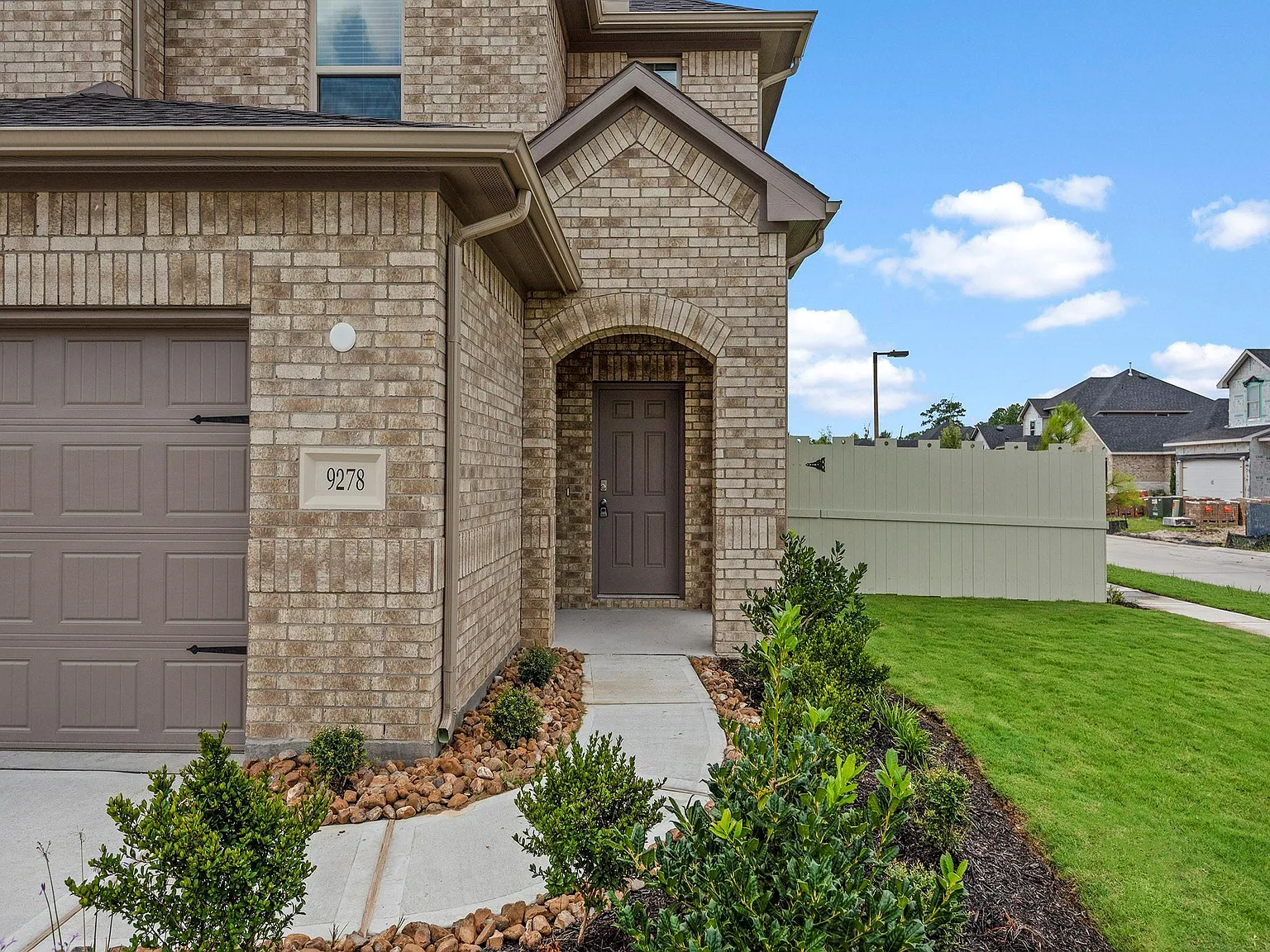 4 bed, 2.5 bath, 2181 sqft, $2,600 — Photo 2