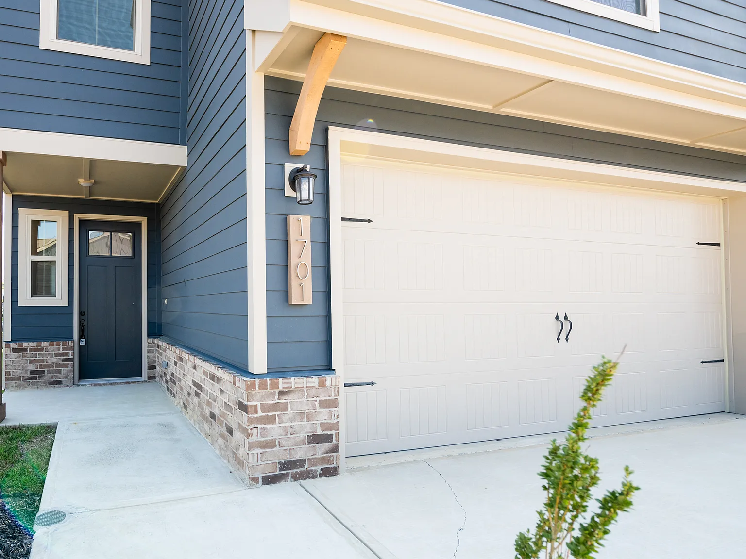 3 bed, 2.5 bath, 1850 sqft, $2,200 — Photo 2
