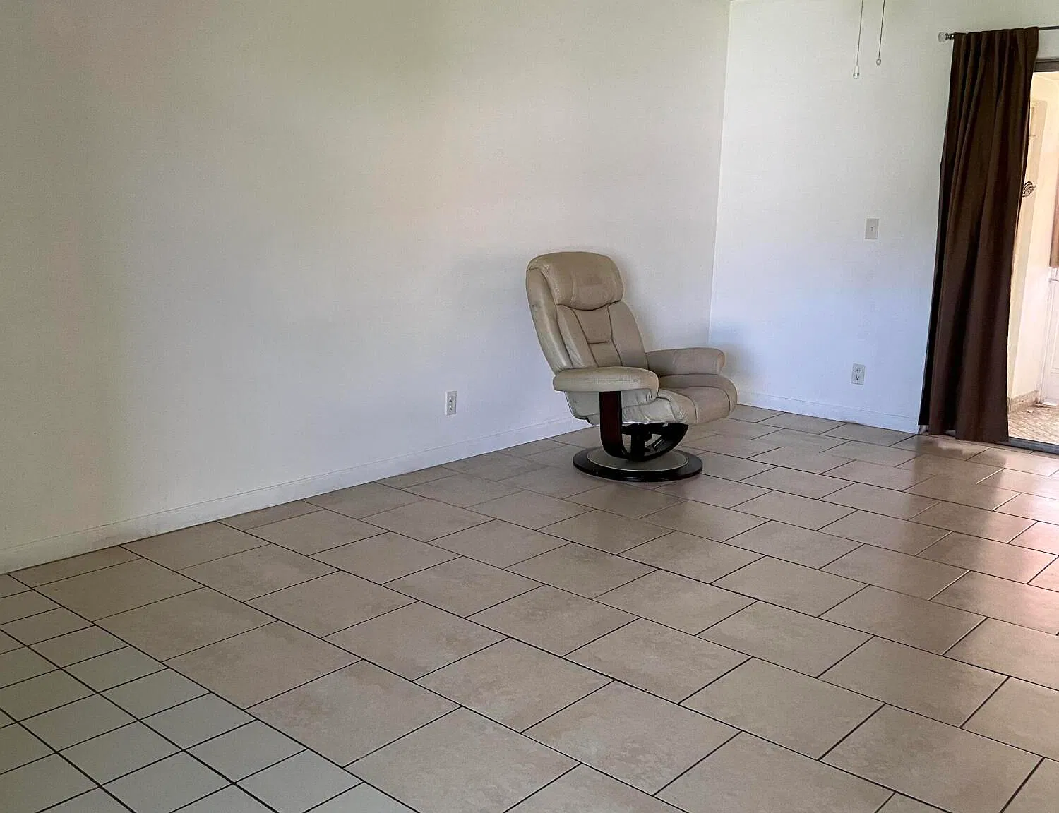 1 bed, 1.5 bath, 662 sqft, $1,400 — Photo 3