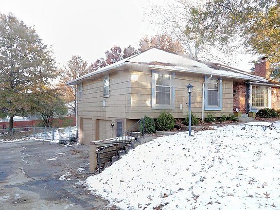 3rd image of 12913 Beacon Ave