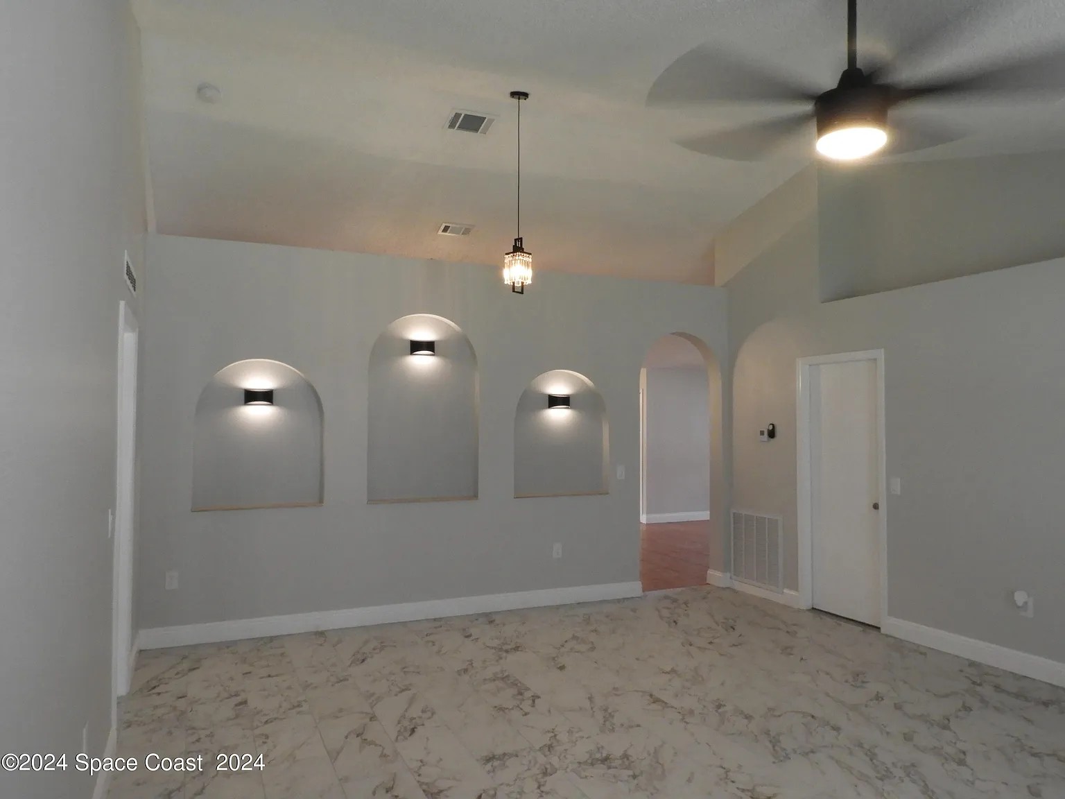 3 bed, 2.0 bath, 1932 sqft, $1,845 — Photo 3