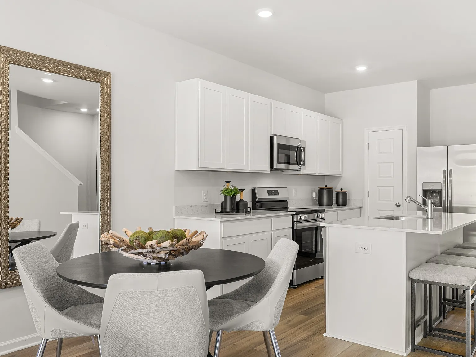 3 bed, 2.5 bath, 1846 sqft, $1,995 — Photo 3