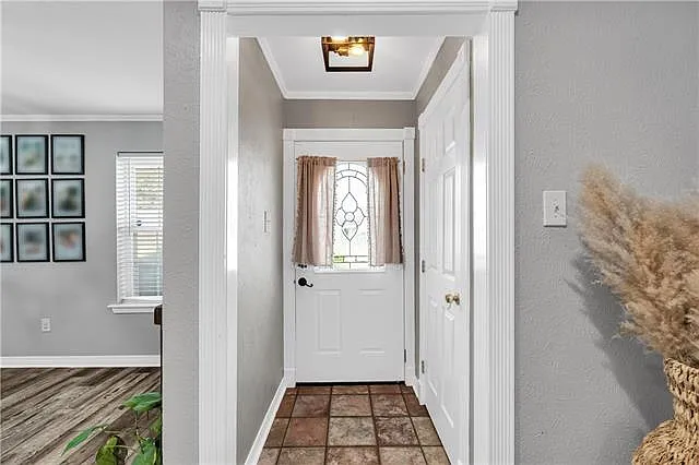 214 Dianne Dr — Photo 3
