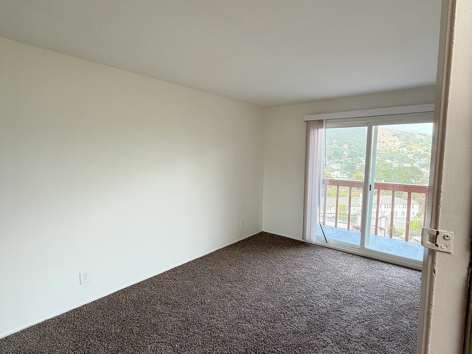 Studio, $2,400 — Photo 2