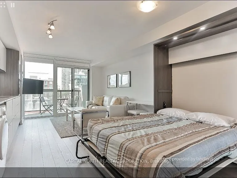318 Richmond St W #502 — Photo 8