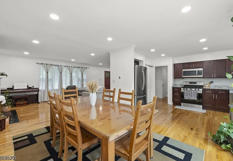 400 Hobart Ave — Photo 5