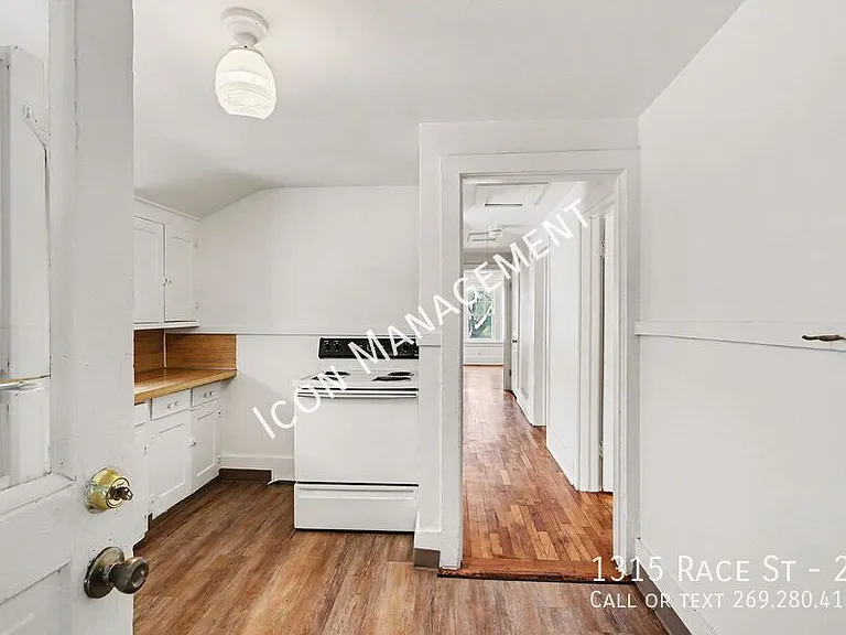 1315 Race St #2 — Photo 3