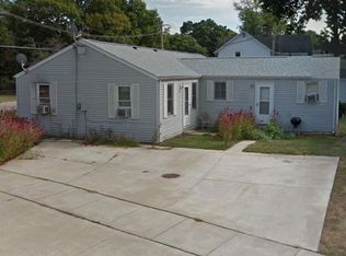 101 S Division St #3, Mahomet, IL 61853
