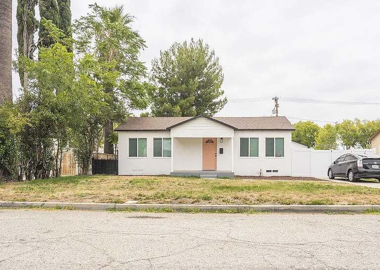 4555 Acacia Ave — Photo 2