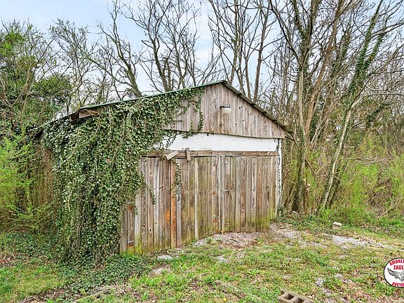 4th image of 464 Charles Golden Rd