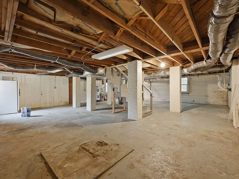 1203 S Main St — Photo 41