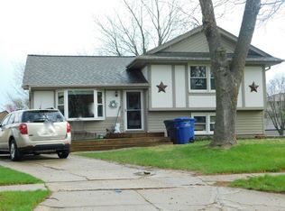 3221 Cedar Ct, Des Moines, IA 50320