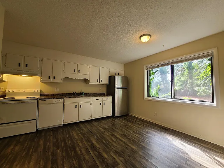 612 Platinum St — Photo 36