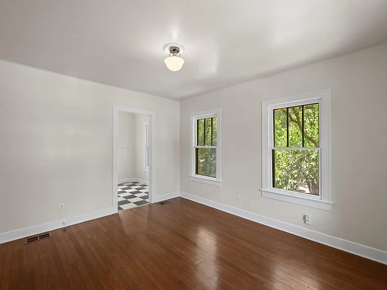 107 E Gibson St — Photo 7