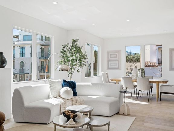 3rd image of 425 1st St #13