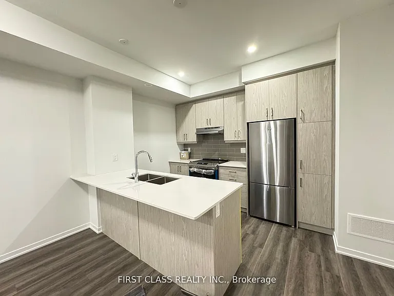 141 Honeycrisp Cres #Townhouse 194 — Photo 3
