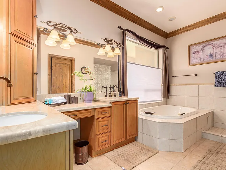 6770 E Skyline Dr — Photo 9